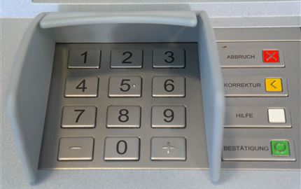An ATM with a numeric keypad and several function keys. The keys are clearly and well arranged.